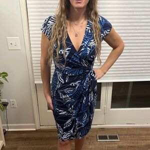 Maggy London Blue and White Leaf Print Midi Dress